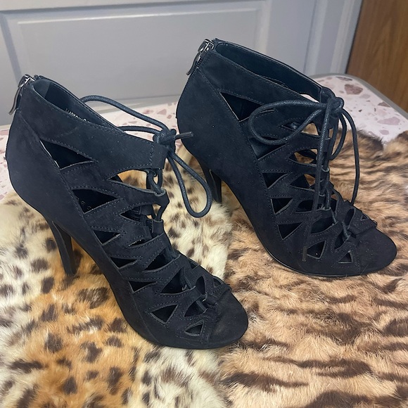 3/$20 💥 Chinese Laundry Strappy Lace-up Black Heels | Size 6.5 - Picture 6 of 10